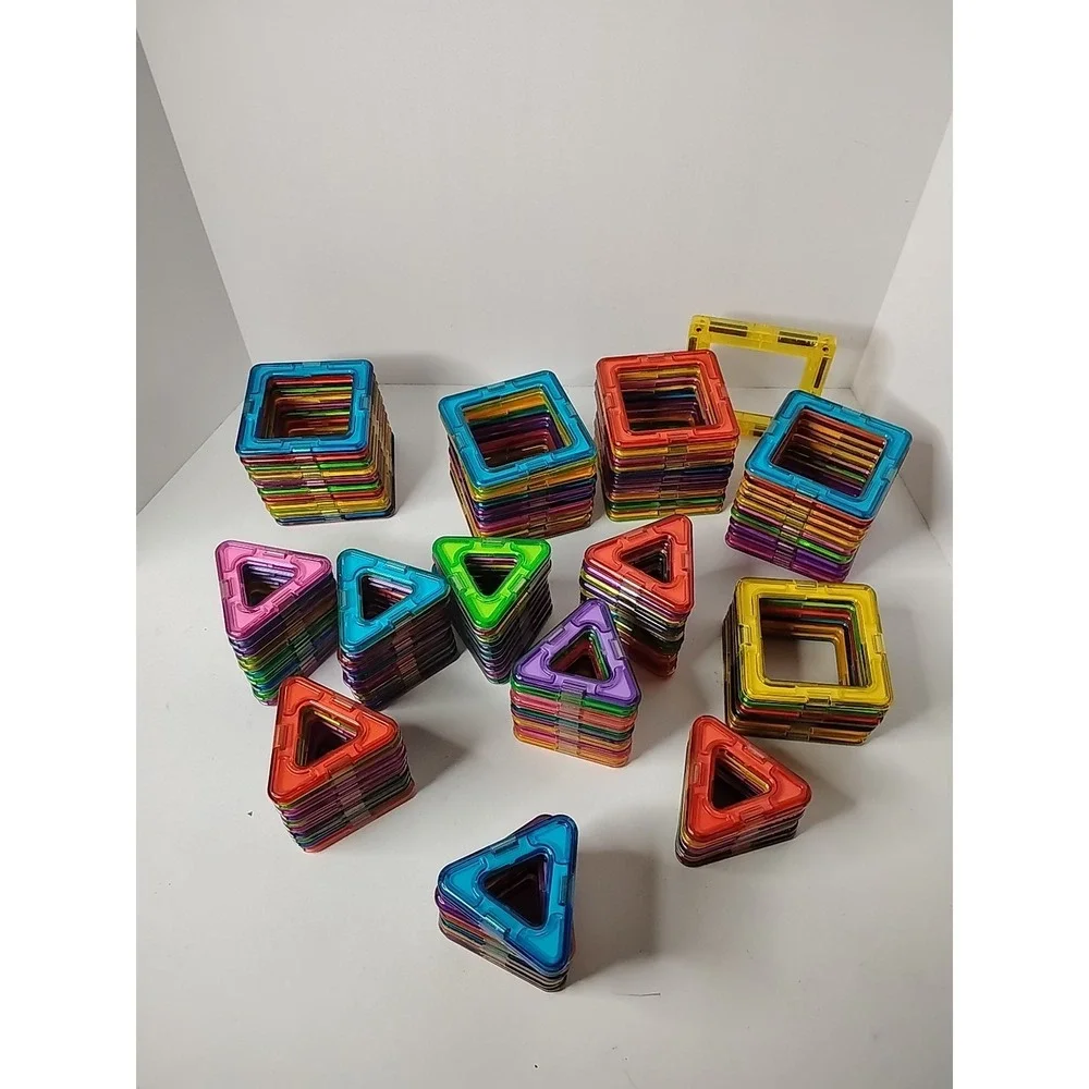 Discovery Magnetic Play Set of 124 Pieces Building STEM Colorful‎ Learning Toy